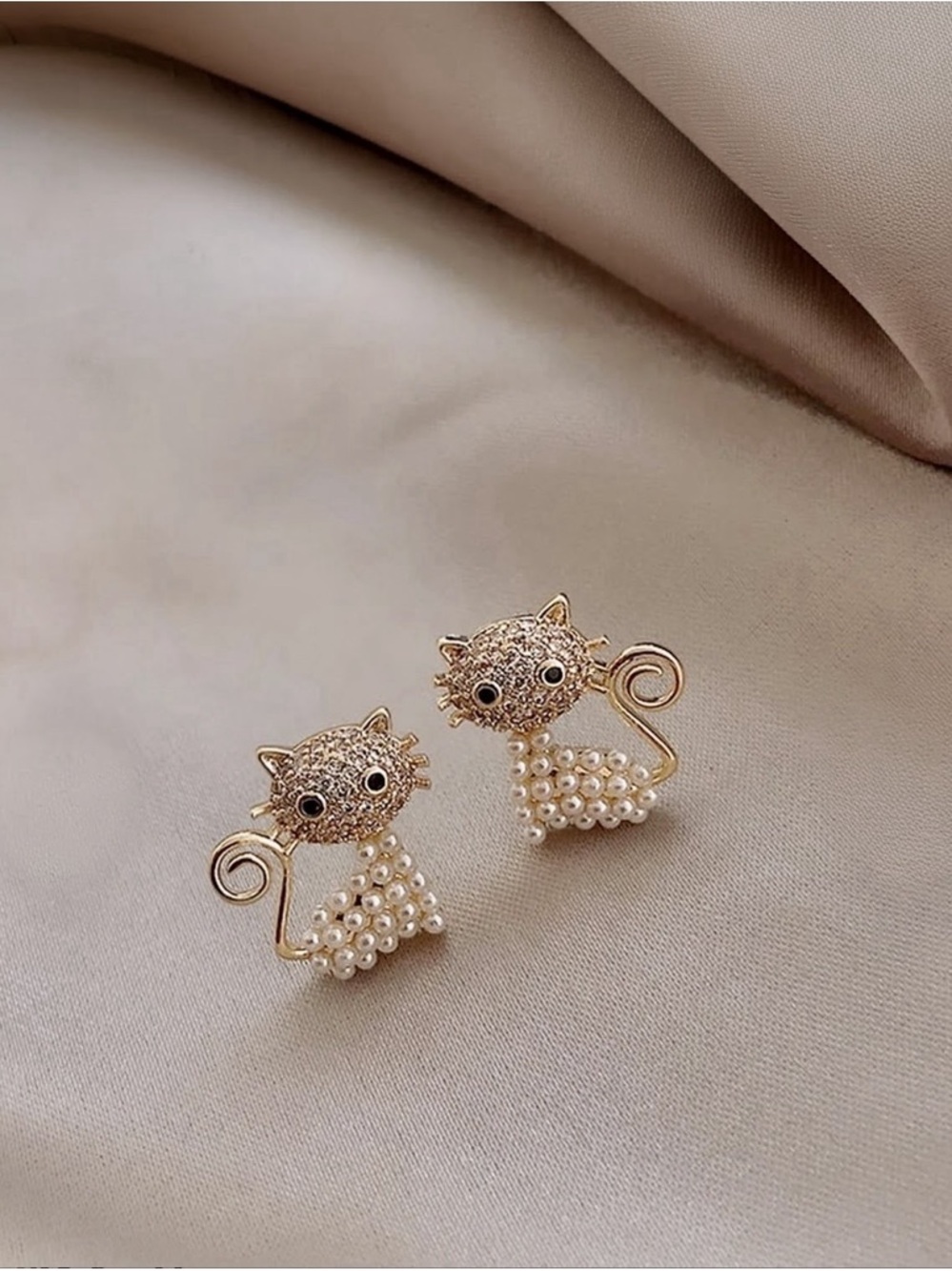 Gold Cat Pearl & Crystal Stud Earrings - White Pearls
